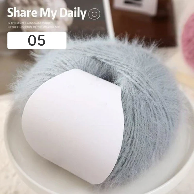 Snow Fur Yarn（スノーファーヤーン）100g｜雪のようなふわふわ感｜全27色 単色ファー毛糸｜マフラー・帽子・スヌード・編みぐるみ向け｜全27色