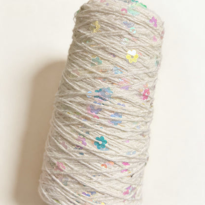 【綿100％】Twinkle Flower Yarn（トゥインクルフラワーヤーン）50g｜花モチーフのスパンコールがきらめくコットン糸｜全8色｜単体でも引き揃えでも映える特別な1玉