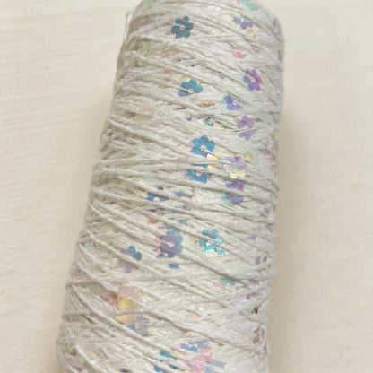 【綿100％】Twinkle Flower Yarn（トゥインクルフラワーヤーン）50g｜花モチーフのスパンコールがきらめくコットン糸｜全8色｜単体でも引き揃えでも映える特別な1玉