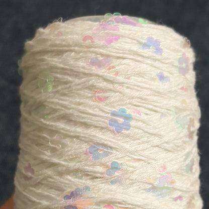 【綿100％】Twinkle Flower Yarn（トゥインクルフラワーヤーン）50g｜花モチーフのスパンコールがきらめくコットン糸｜全8色｜単体でも引き揃えでも映える特別な1玉