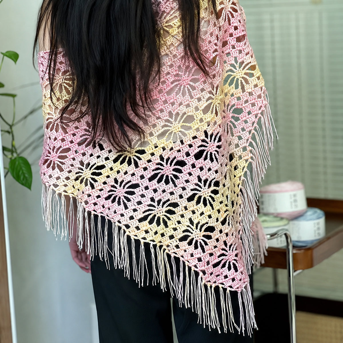 【手編みキット】Bloom Hana Poncho（ブルームハナポンチョ）｜花模様の透かし編みクロシェポンチョ｜ロングフリンジ・グラデーション｜冷房対策｜編み図付き（一部動画あり）