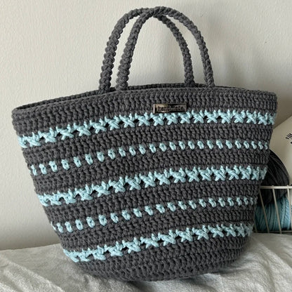 【手編みキット】綿100％  トワイライトバッグ （Twilight Bag）｜大人カラーのマルシェバッグ｜ブルーグレー｜ボトルホルダーにもなるデイジーチャーム付き｜編み方動画付き