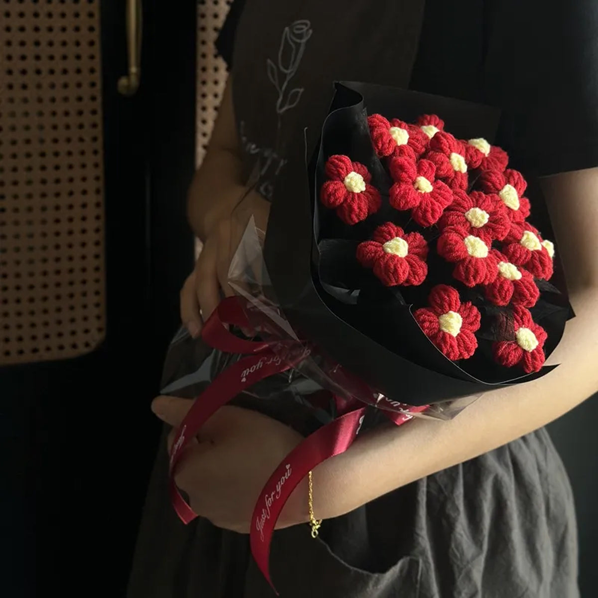 【完成品】ずっと咲き続ける 毛糸の花束（ニットブーケ）｜枯れない手編みフラワー・誕生日やプレゼントに｜全10色・編む手間なし