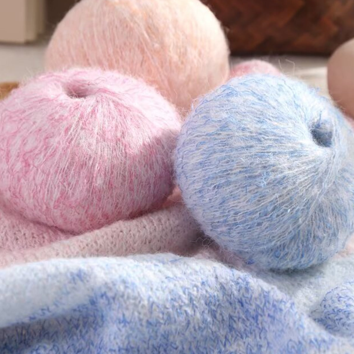 Hane Mohair（ハネモヘア）50g｜グラデーションモヘア糸｜羽のように軽やかでシルクのような艶感｜全12色
